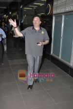 Rishi Kapoor spotted at Mumbai Airport on his way back frm South Africa in International Airport, Mumbai on 25th Sept 2010 (13).JPG