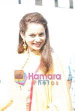 Kangana Ranaut on the sets of Chhote Ustaad in Mumbai on 27th Sept 2010 (23).JPG