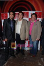 Rishi Kapoor, Randhir Kapoor, Akshay Kumar on Masterchef in Filmcity, Mumbai on 27th Sept 2010 (14).JPG