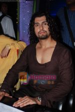 Sonu Nigam on the sets of Chhote Ustaad in Mumbai on 27th Sept 2010 (24).JPG