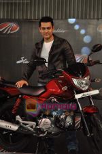 Aamir Khan at the launch of Mahindra_s new bikes Mojo and Stallion in Trident on 30th Sept 2010 (12).JPG