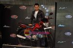Aamir Khan at the launch of Mahindra_s new bikes Mojo and Stallion in Trident on 30th Sept 2010 (15).JPG