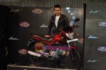 Aamir Khan at the launch of Mahindra_s new bikes Mojo and Stallion in Trident on 30th Sept 2010 (16).JPG
