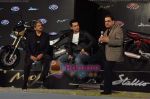 Aamir Khan at the launch of Mahindra_s new bikes Mojo and Stallion in Trident on 30th Sept 2010 (20).JPG