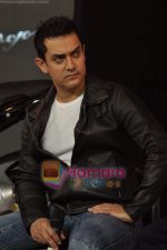 Aamir Khan at the launch of Mahindra_s new bikes Mojo and Stallion in Trident on 30th Sept 2010 (27).JPG