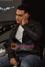 Aamir Khan at the launch of Mahindra_s new bikes Mojo and Stallion in Trident on 30th Sept 2010 (30).JPG