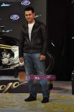Aamir Khan at the launch of Mahindra_s new bikes Mojo and Stallion in Trident on 30th Sept 2010 (4).JPG