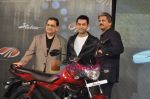 Aamir Khan at the launch of Mahindra_s new bikes Mojo and Stallion in Trident on 30th Sept 2010 (42).JPG