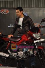 Aamir Khan at the launch of Mahindra_s new bikes Mojo and Stallion in Trident on 30th Sept 2010 (8).JPG