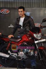 Aamir Khan at the launch of Mahindra_s new bikes Mojo and Stallion in Trident on 30th Sept 2010 (9).JPG