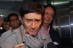 Dev Anand at Robot premiere hosted by Rajnikant in PVR, Juhu on 4th Sept 2010 (4)~0.JPG