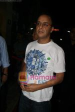 Vidhu Vinod Chopra at Robot premiere hosted by Rajnikant in PVR, Juhu on 4th Sept 2010 (226).JPG