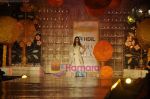 Aishwarya Rai Bachchan walks the ramp for Manish Malhotra Show on day 1 of HDIL on 6th Oct 2010 (10).JPG