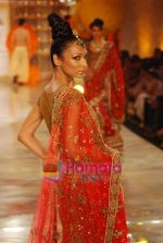 Model walks the ramp for Manish Malhotra Show on day 1 of HDIL on 6th Oct 2010 (33).JPG