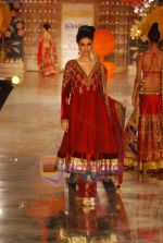 Model walks the ramp for Manish Malhotra Show on day 1 of HDIL on 6th Oct 2010 (51).JPG