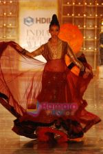 Model walks the ramp for Manish Malhotra Show on day 1 of HDIL on 6th Oct 2010 (57).JPG