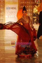 Model walks the ramp for Manish Malhotra Show on day 1 of HDIL on 6th Oct 2010 (58).JPG