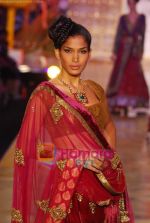 Model walks the ramp for Manish Malhotra Show on day 1 of HDIL on 6th Oct 2010 (74).JPG