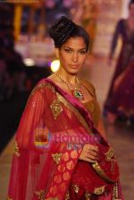 Model walks the ramp for Manish Malhotra Show on day 1 of HDIL on 6th Oct 2010 (75).JPG