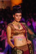 Model walks the ramp for Manish Malhotra Show on day 1 of HDIL on 6th Oct 2010 (76).JPG