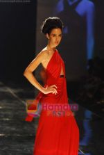 Model walks the ramp for Monisha Jaisingh Show on day 1 of HDIL on 6th Oct 2010 (26)~0.JPG
