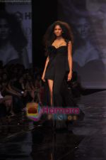 Model walks the ramp for Monisha Jaisingh Show on day 1 of HDIL on 6th Oct 2010 (29).JPG
