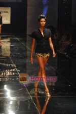 Model walks the ramp for Monisha Jaisingh Show on day 1 of HDIL on 6th Oct 2010 (4)~0.JPG