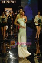 Model walks the ramp for Monisha Jaisingh Show on day 1 of HDIL on 6th Oct 2010 (70).JPG