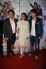 Rishi Kapoor, Neetu Singh, Ranbir Kapoor at Do Dooni Chaar premiere in PVR on 6th Oct 2010  (6).JPG