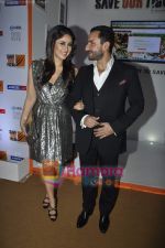 Kareena Kapoor, Saif ALi Khan on Day 2 of HDIL-1 on 7th Oct 2010 (7).JPG