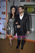 Kareena Kapoor, Saif ALi Khan on Day 2 of HDIL-1 on 7th Oct 2010 (8).JPG