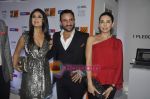Kareena Kapoor, Saif ALi Khan, Karisma Kapoor on Day 2 of HDIL-1 on 7th Oct 2010 (10).JPG