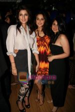 Twinkle Khanna, Preity Zinta, Rinki Khanna on Day 2 of HDIL-1 on 7th Oct 2010 (3).JPG