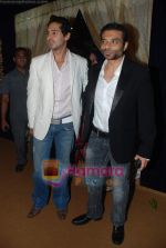 Uday Chopra, Dino Morea on Day 2 of HDIL-1 on 7th Oct 2010 (240).JPG