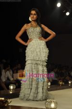 Model walks the ramp for Ayesha Deepala_s Show on day 3 of HDIL on 8th Oct 2010 (42).JPG