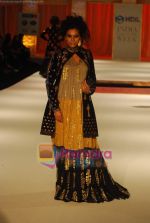 Model walks the ramp for Rohit Bal_s Show on day 3 of HDIL on 8th Oct 2010 (36).JPG