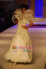 Model walks the ramp for Rohit Bal_s Show on day 3 of HDIL on 8th Oct 2010.JPG