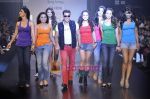 Sushmita Sen, Kareena Kapoor, Rani Mukherjee, Salman Khan, Preity Zinta, Karisma Kapoor, katrina Kaif, Bipasha Basu, Priyanka at Salman Khan_s Being Human show on Day 4 of HDIL on 9th Oct 201 (6).JPG