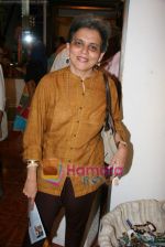 at Make a wish foundation art event hosted by Zarine Khan and Bina Aziz in Sanjay Plaza, juhu on 9th Oct 2010 (52).JPG