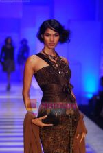 Model walks the ramp for Shahab Durazi Show on day 5 of HDIL on 10th Oct 2010 (22).JPG