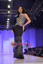 Model walks the ramp for Shahab Durazi Show on day 5 of HDIL on 10th Oct 2010 (23)~0.JPG