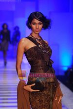 Model walks the ramp for Shahab Durazi Show on day 5 of HDIL on 10th Oct 2010 (76)~0.JPG