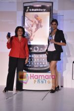 Deepika Padukone unveils the new Blackberry torch in Grand Hyatt, Mumbai on 14th Oct 2010 (17).JPG