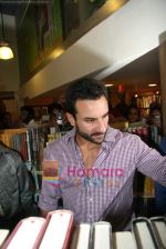 Saif Ali Khan launches Anuja Chauhan_s book Battle For Bittora in Crossword on 14th Oct 2010 (10).JPG