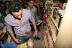 Saif Ali Khan launches Anuja Chauhan_s book Battle For Bittora in Crossword on 14th Oct 2010 (14).JPG