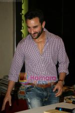 Saif Ali Khan launches Anuja Chauhan_s book Battle For Bittora in Crossword on 14th Oct 2010 (19).JPG