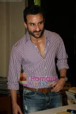 Saif Ali Khan launches Anuja Chauhan_s book Battle For Bittora in Crossword on 14th Oct 2010 (20).JPG