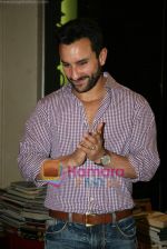 Saif Ali Khan launches Anuja Chauhan_s book Battle For Bittora in Crossword on 14th Oct 2010 (21).JPG