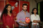 Saif Ali Khan launches Anuja Chauhan_s book Battle For Bittora in Crossword on 14th Oct 2010 (38).JPG