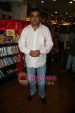 Paresh Rawal at Swaroop Rawal_s book launch in Oxford Bookstore, Mumbai on 15th Oct 2010 (3).JPG